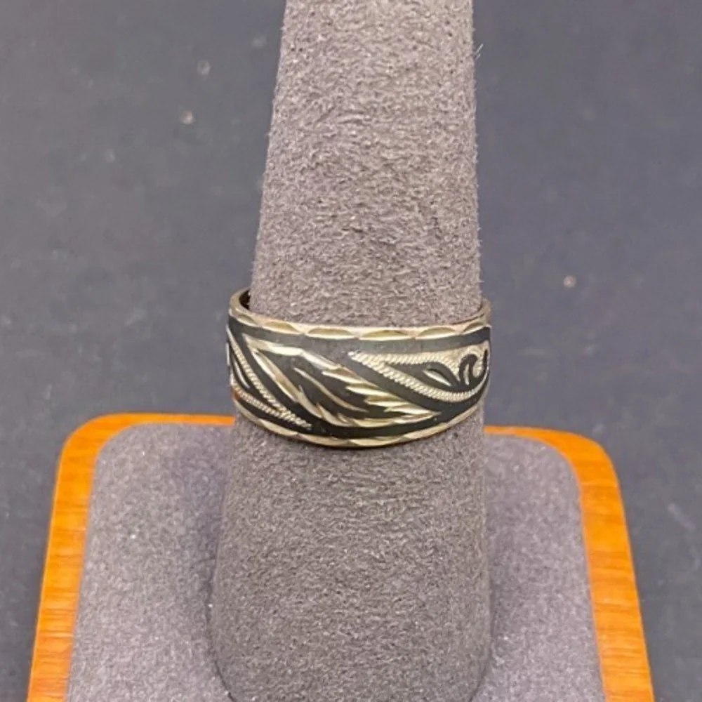 Vintage Black Enamel Hawaiian Scroll Leaf Band Ring Size 8.5 Silver Tone